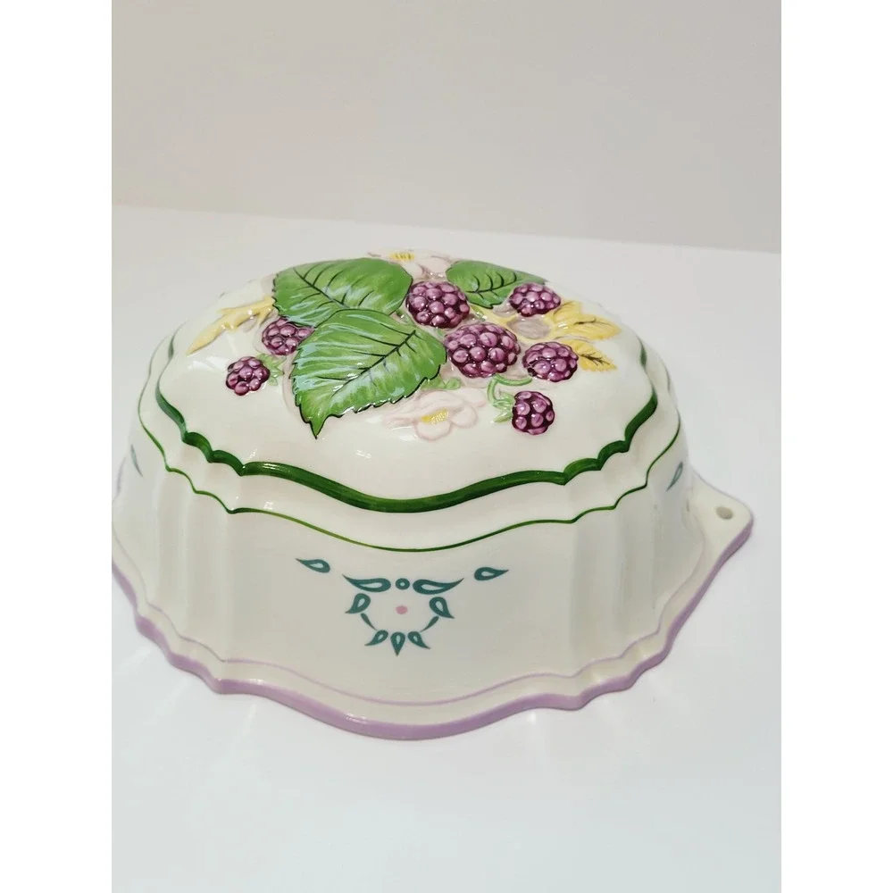 Le Cordon Bleu Franklin Mint Berry Jello Mold 1986 Ceramic Wall Hanging White